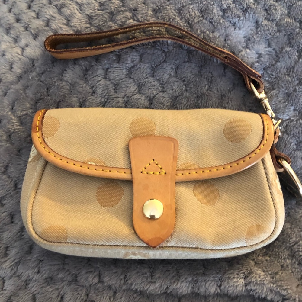 Dooney Bourke wristlet🌺